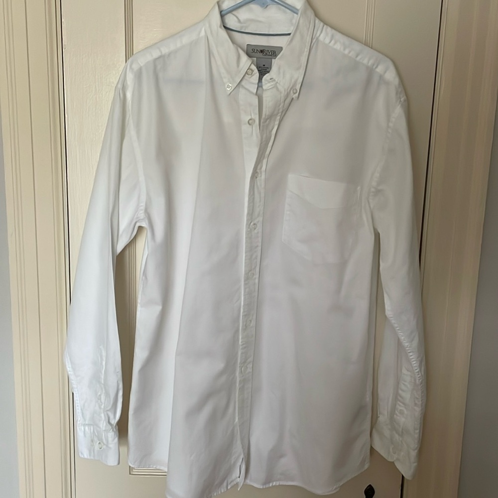 Sun River Clothing Co. White button-down shirt in size medium.